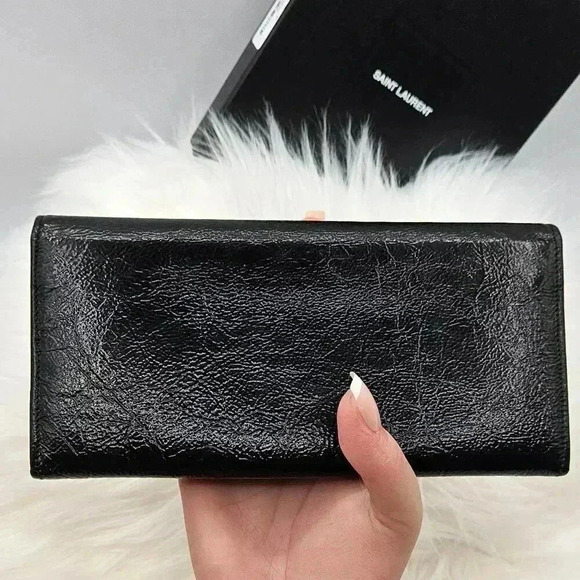 Belle de Jour patent leather wallet - Picture 5 of 16